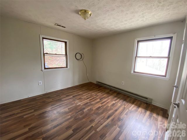 23 Old Farm School Road, Asheville, NC 28805