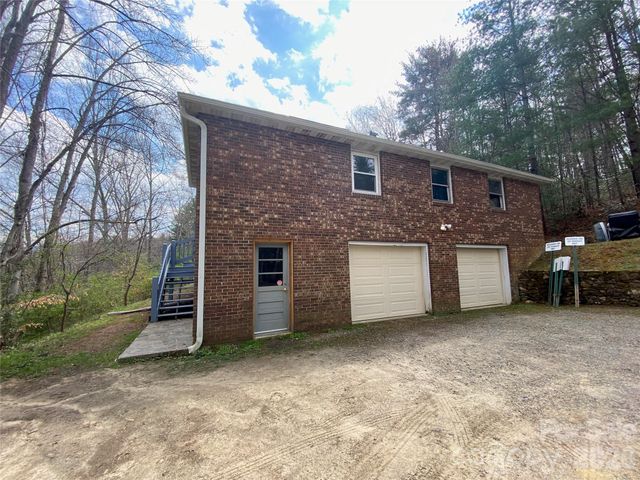 23 Old Farm School Road, Asheville, NC 28805