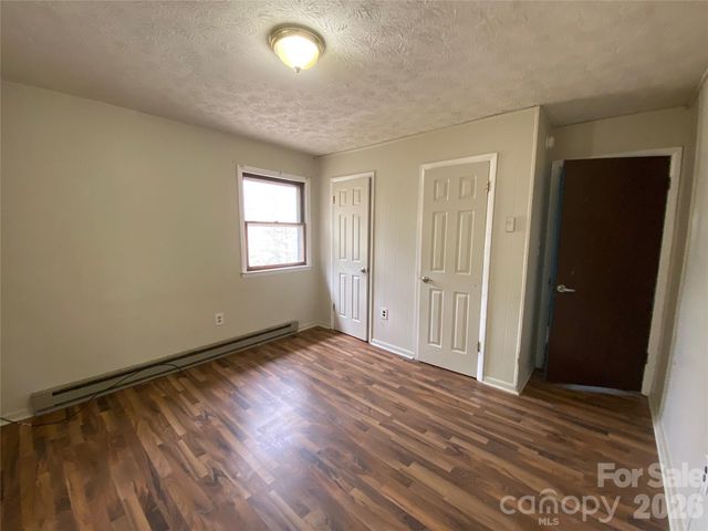 23 Old Farm School Road, Asheville, NC 28805