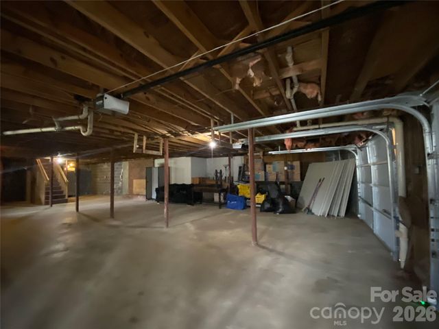 23 Old Farm School Road, Asheville, NC 28805