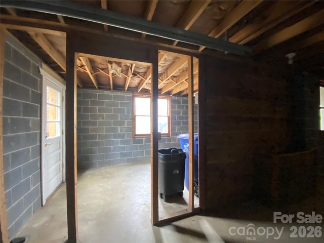 23 Old Farm School Road, Asheville, NC 28805