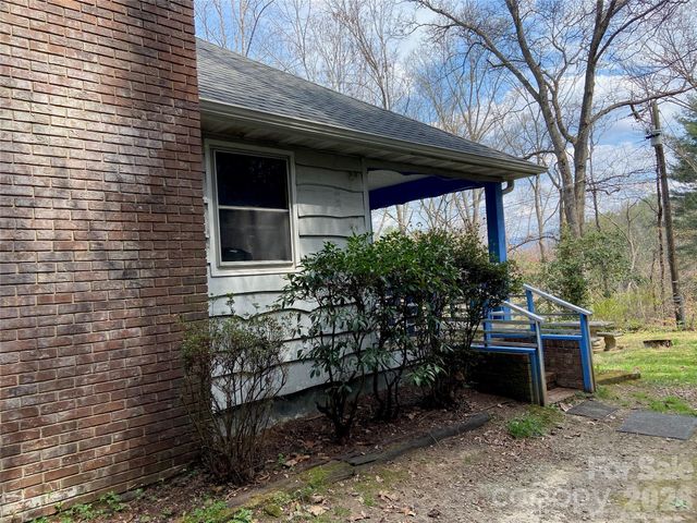 23 Old Farm School Road, Asheville, NC 28805