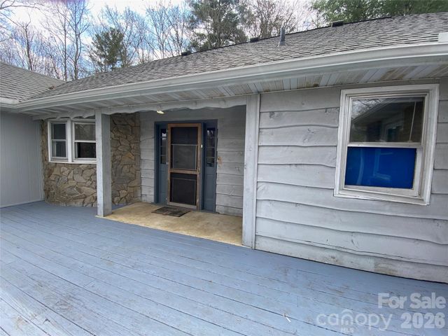 23 Old Farm School Road, Asheville, NC 28805