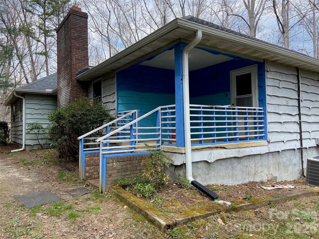 23 Old Farm School Road, Asheville, NC 28805
