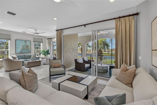 9031 Cherry Oaks TRL 201, Naples, FL 34114