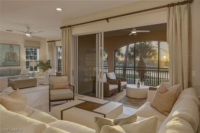 9031 Cherry Oaks TRL 201, Naples, FL 34114