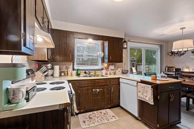 2516 N VIEW COURT, Green Bay, WI 54303