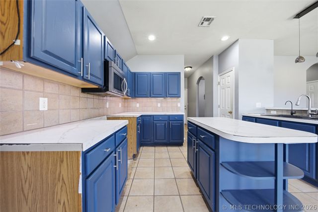 21110 E 40th Street, Broken Arrow, OK 74014