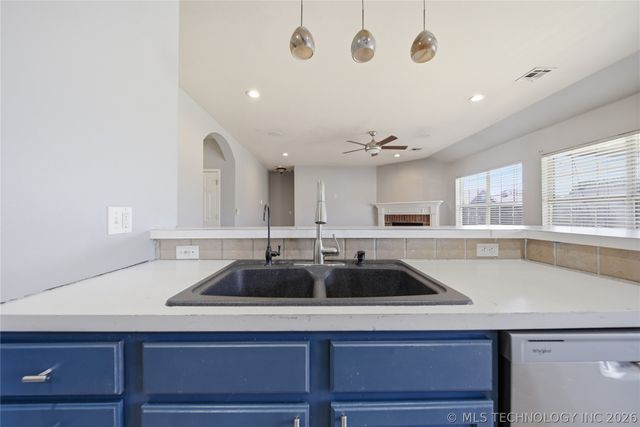 21110 E 40th Street, Broken Arrow, OK 74014