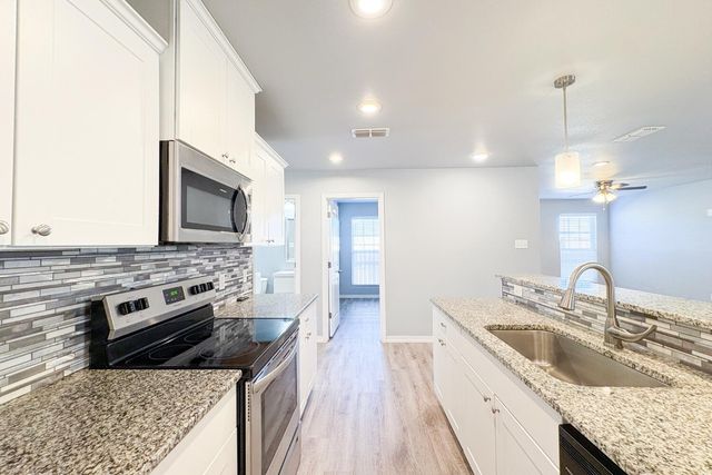 1217 N Chicago Avenue, Lubbock, TX 79416