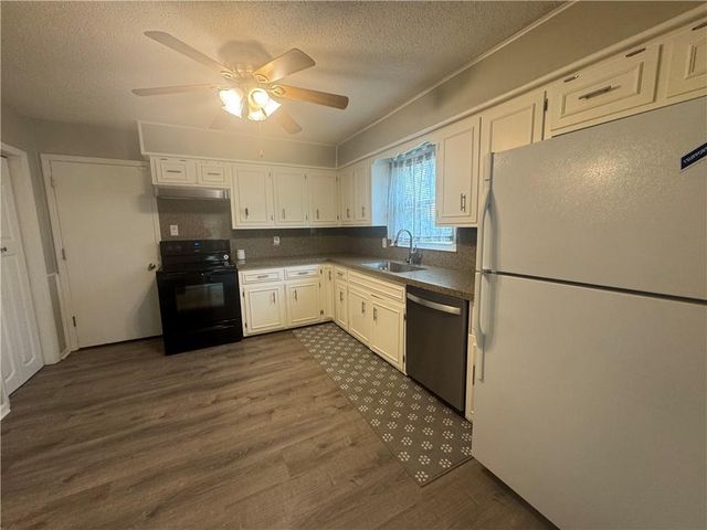 3736 N Lister Avenue, Kansas City, MO 64117