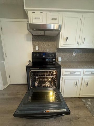 3736 N Lister Avenue, Kansas City, MO 64117