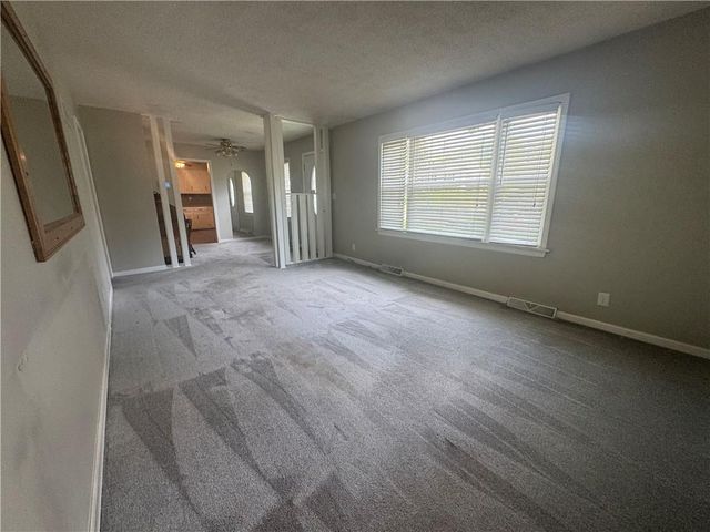 3736 N Lister Avenue, Kansas City, MO 64117
