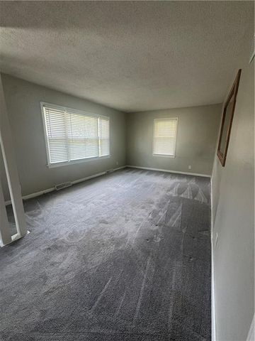 3736 N Lister Avenue, Kansas City, MO 64117