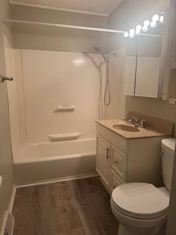 3736 N Lister Avenue, Kansas City, MO 64117