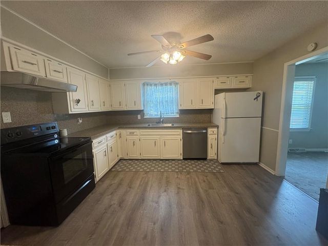3736 N Lister Avenue, Kansas City, MO 64117
