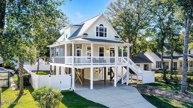 805 E Yacht Drive, Oak Island, NC 28465