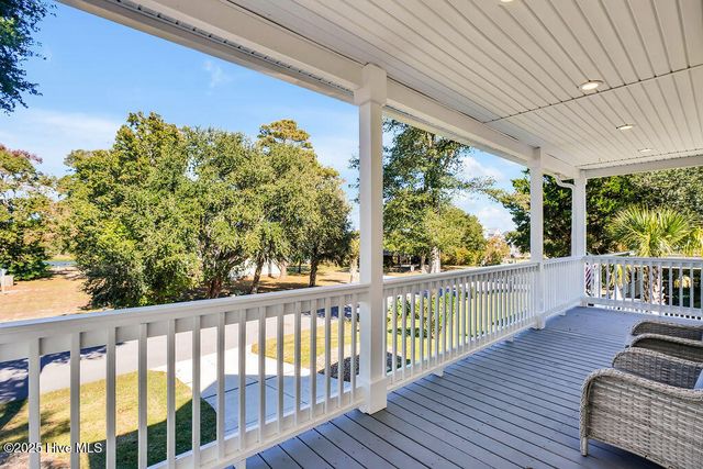 805 E Yacht Drive, Oak Island, NC 28465