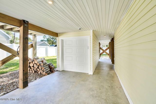 805 E Yacht Drive, Oak Island, NC 28465