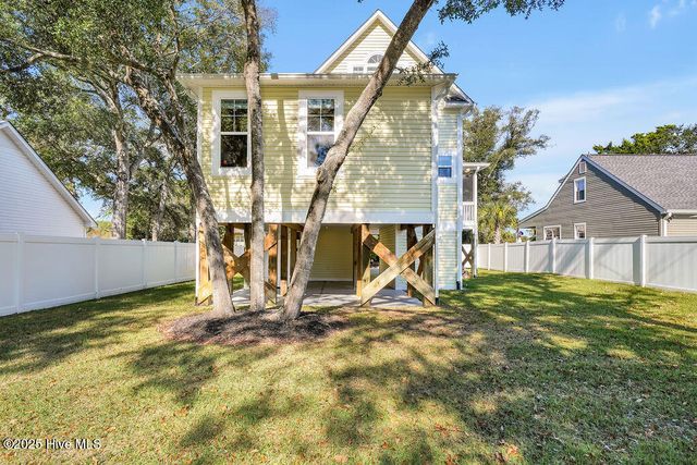 805 E Yacht Drive, Oak Island, NC 28465