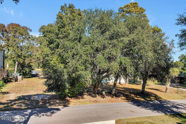 805 E Yacht Drive, Oak Island, NC 28465