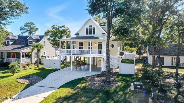 805 E Yacht Drive, Oak Island, NC 28465
