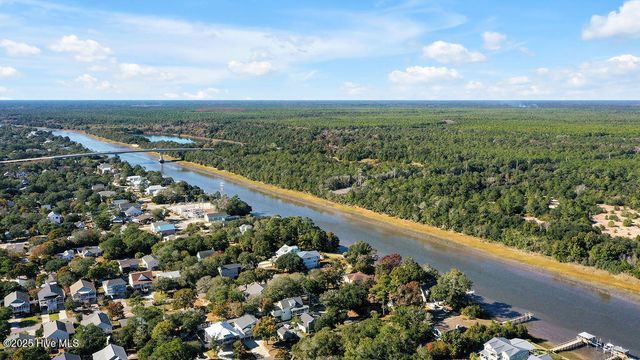 805 E Yacht Drive, Oak Island, NC 28465