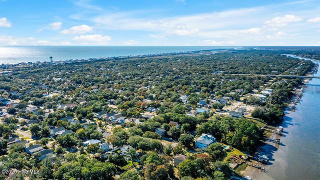 805 E Yacht Drive, Oak Island, NC 28465