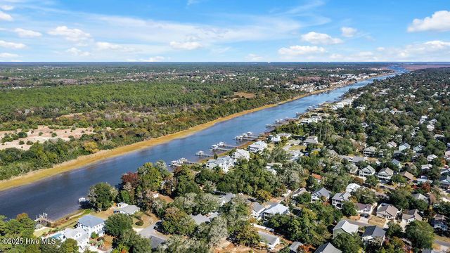 805 E Yacht Drive, Oak Island, NC 28465