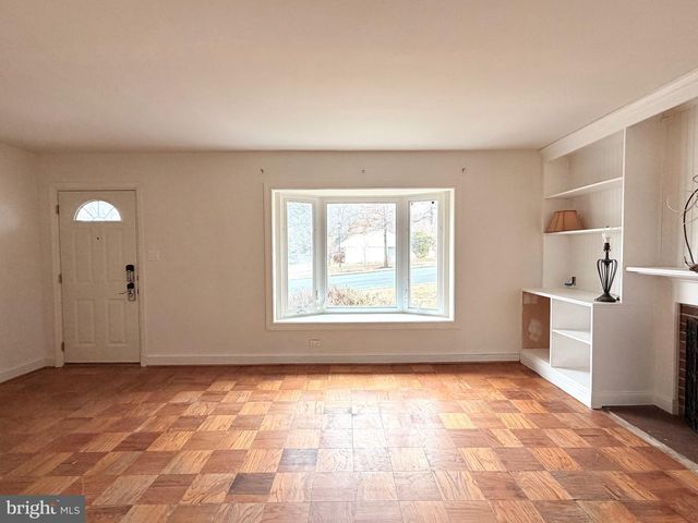 2121 PATRICK HENRY DR, Arlington, VA 22205