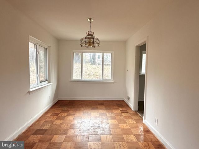 2121 PATRICK HENRY DR, Arlington, VA 22205