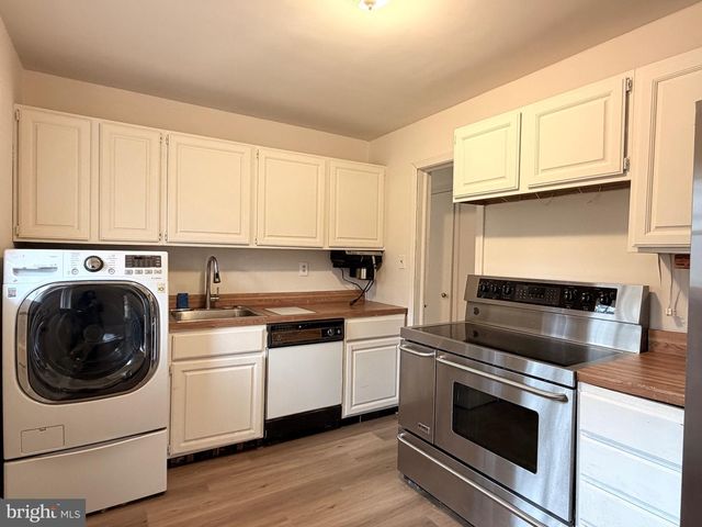 2121 PATRICK HENRY DR, Arlington, VA 22205