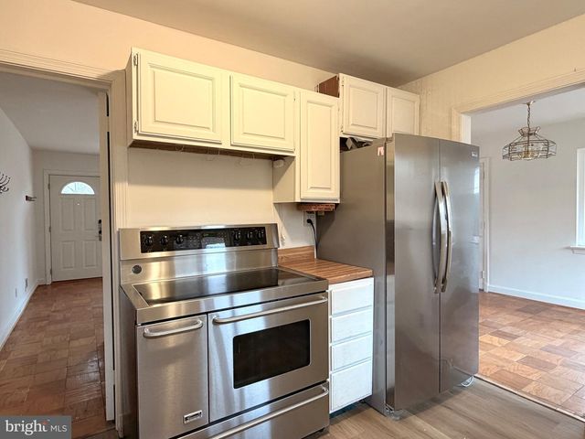 2121 PATRICK HENRY DR, Arlington, VA 22205