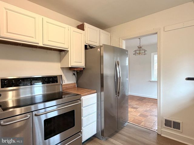 2121 PATRICK HENRY DR, Arlington, VA 22205