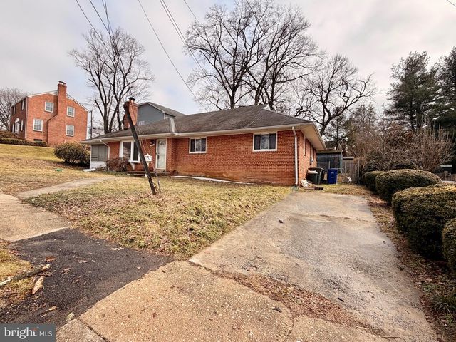 2121 PATRICK HENRY DR, Arlington, VA 22205