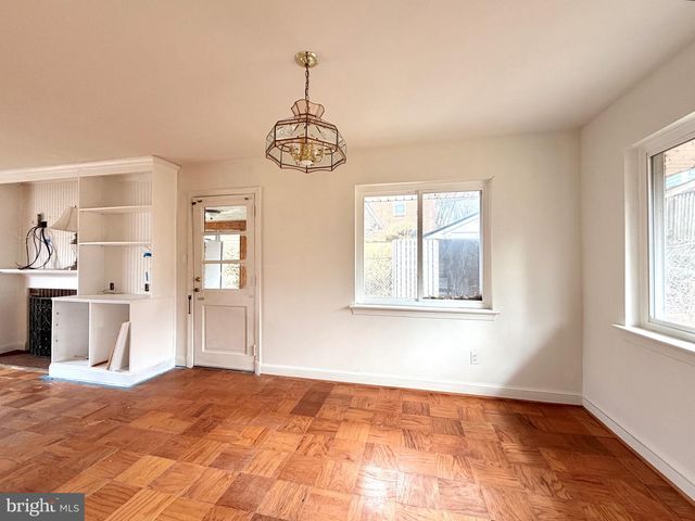 2121 PATRICK HENRY DR, Arlington, VA 22205