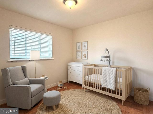 2121 PATRICK HENRY DR, Arlington, VA 22205