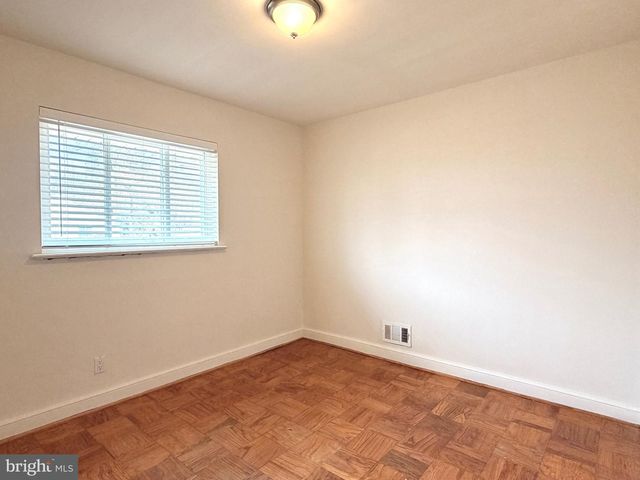 2121 PATRICK HENRY DR, Arlington, VA 22205