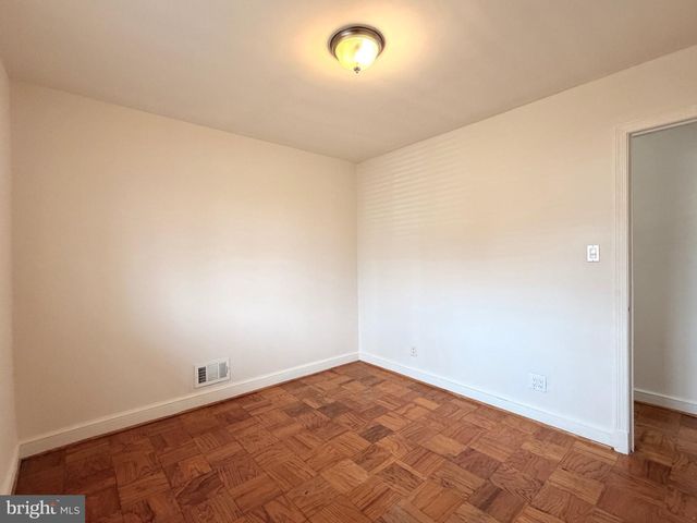 2121 PATRICK HENRY DR, Arlington, VA 22205