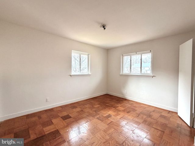 2121 PATRICK HENRY DR, Arlington, VA 22205