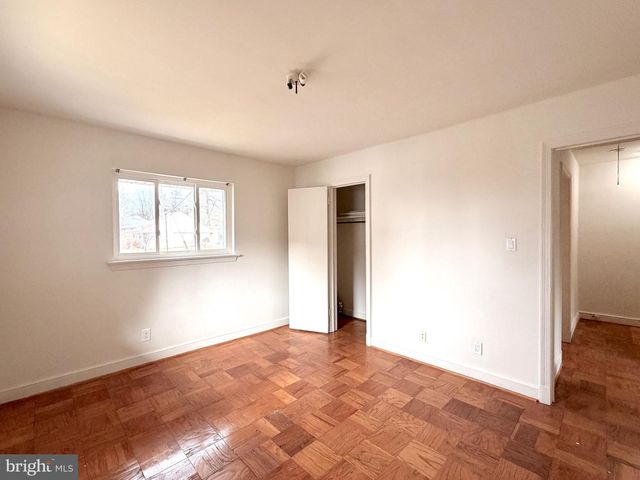 2121 PATRICK HENRY DR, Arlington, VA 22205