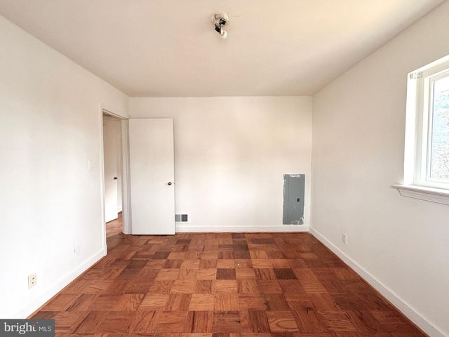 2121 PATRICK HENRY DR, Arlington, VA 22205