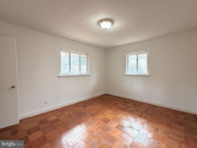 2121 PATRICK HENRY DR, Arlington, VA 22205