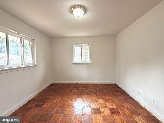 2121 PATRICK HENRY DR, Arlington, VA 22205