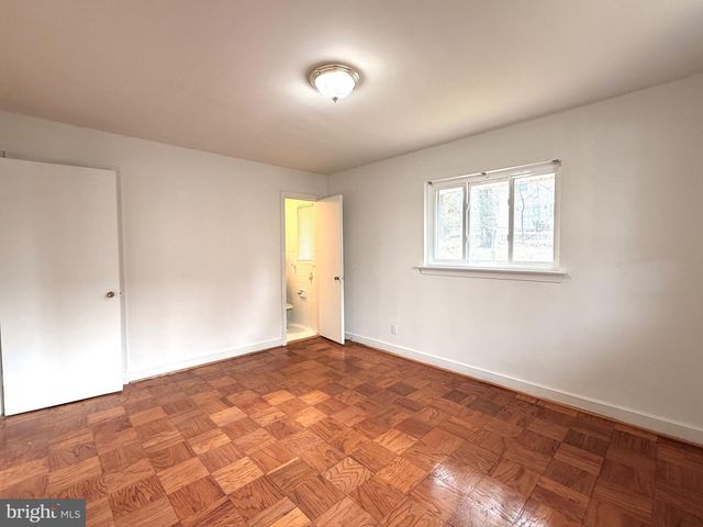 2121 PATRICK HENRY DR, Arlington, VA 22205