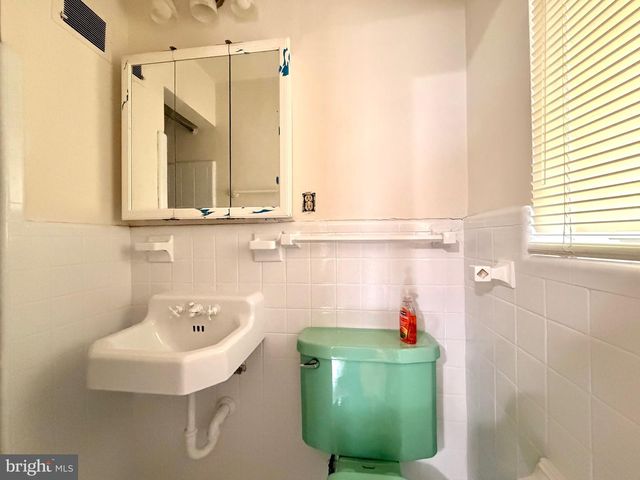 2121 PATRICK HENRY DR, Arlington, VA 22205