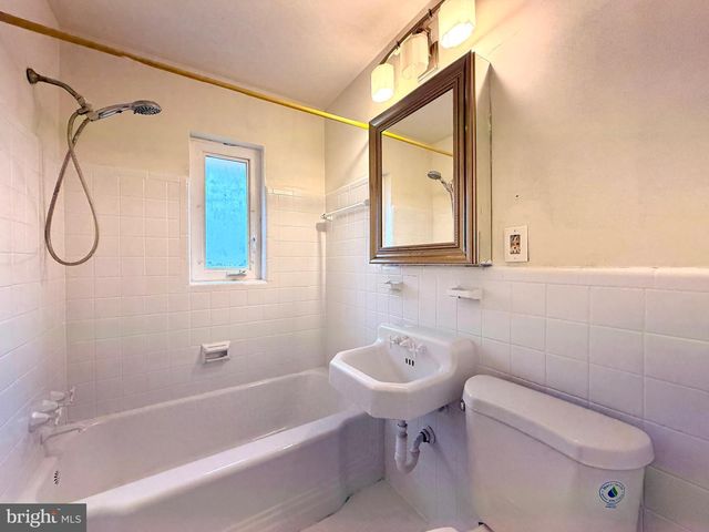 2121 PATRICK HENRY DR, Arlington, VA 22205