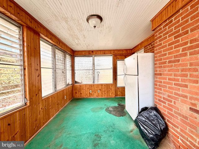 2121 PATRICK HENRY DR, Arlington, VA 22205