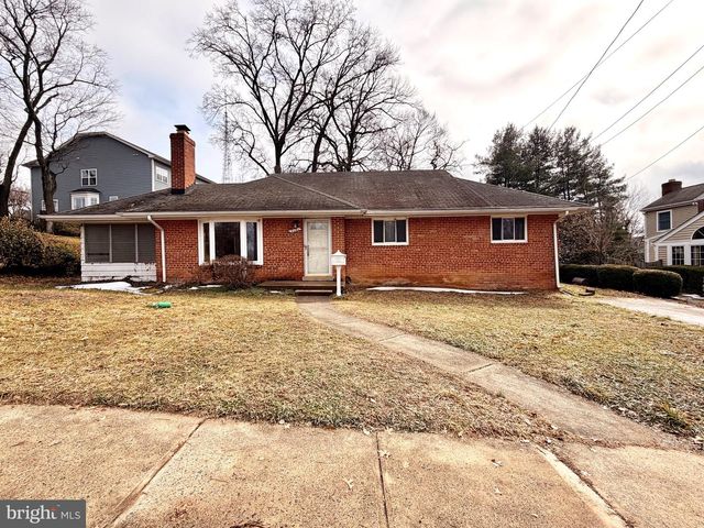 2121 PATRICK HENRY DR, Arlington, VA 22205