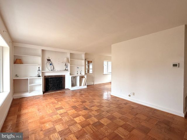 2121 PATRICK HENRY DR, Arlington, VA 22205